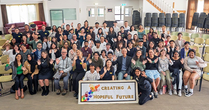 Large group of people posing for a commemorative photo