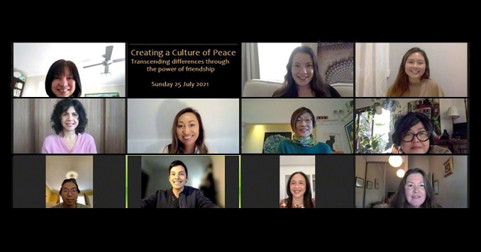 Una captura de pantalla con once de los participantes en línea.