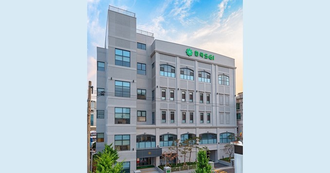 A six-story building under the blue sky